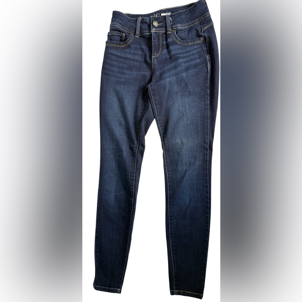 No Boundaries dark Blue mid rise Skinny Jeans size 5